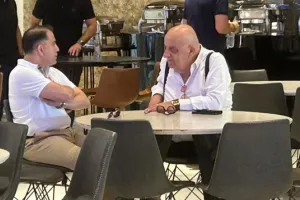 Τετ-α-τετ Κούμας/Κίρζης