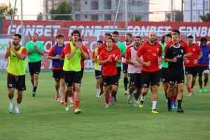 Η επίσημη πρώτη της Νέας Σαλαμίνας (Φώτος/βίντεο)