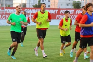 Η επίσημη πρώτη της Νέας Σαλαμίνας (Φώτος/βίντεο)