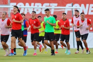 Η επίσημη πρώτη της Νέας Σαλαμίνας (Φώτος/βίντεο)