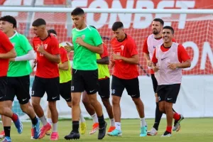 Η επίσημη πρώτη της Νέας Σαλαμίνας (Φώτος/βίντεο)