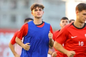 Η επίσημη πρώτη της Νέας Σαλαμίνας (Φώτος/βίντεο)