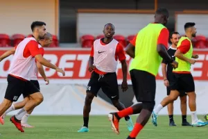 Η επίσημη πρώτη της Νέας Σαλαμίνας (Φώτος/βίντεο)