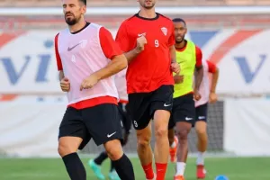Η επίσημη πρώτη της Νέας Σαλαμίνας (Φώτος/βίντεο)