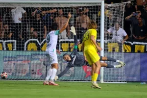 Ομόνοια - ΑΕΚ Αθηνών: “Χ” με πρώτο… πράσινο γκολ πριν το… πρώτο (Φώτος)