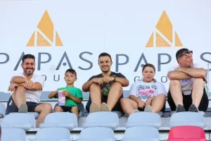 Η επίσημη πρώτη της Νέας Σαλαμίνας (Φώτος/βίντεο)