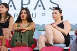 Η επίσημη πρώτη της Νέας Σαλαμίνας (Φώτος/βίντεο)