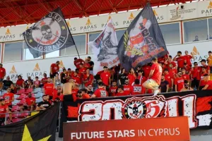 Η επίσημη πρώτη της Νέας Σαλαμίνας (Φώτος/βίντεο)
