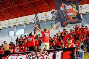 Η επίσημη πρώτη της Νέας Σαλαμίνας (Φώτος/βίντεο)