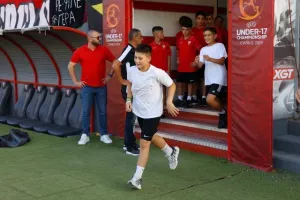 Η επίσημη πρώτη της Νέας Σαλαμίνας (Φώτος/βίντεο)