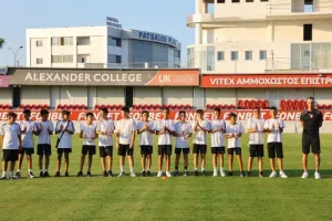 Η επίσημη πρώτη της Νέας Σαλαμίνας (Φώτος/βίντεο)