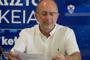 "Είναι δύσκολο, όλοι όσοι είναι εκτός των Συμβουλίων «πυροβολούν» τους μέσα"
