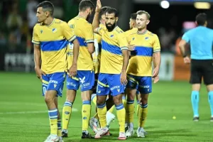 Πετροκούμπ-ΑΠΟΕΛ: Με "ζωγραφιά" Μαρκίνιος... συνεχίζει με στόχο τ' αστέρια! (Φώτος)