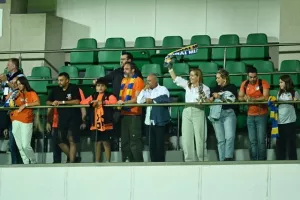 Πετροκούμπ-ΑΠΟΕΛ: Με "ζωγραφιά" Μαρκίνιος... συνεχίζει με στόχο τ' αστέρια! (Φώτος)