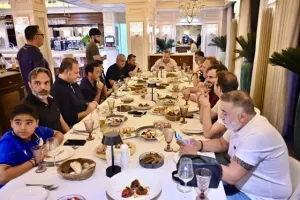 Δεξιώθηκαν τα ΜΜΕ από το ΑΠΟΕΛ (φώτος)