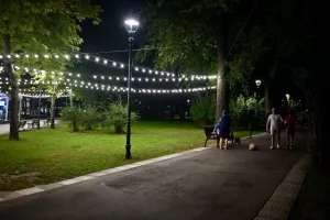 (Φώτος) Πήρε “πορτοκαλί” χρώμα το Κισινάου 