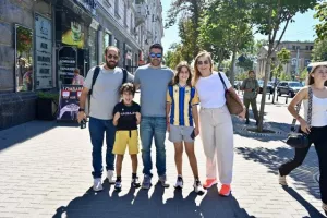 (Φώτος) Πήρε “πορτοκαλί” χρώμα το Κισινάου 
