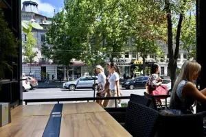 (Φώτος) Πήρε “πορτοκαλί” χρώμα το Κισινάου 