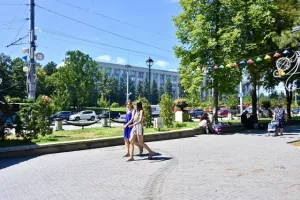 (Φώτος) Πήρε “πορτοκαλί” χρώμα το Κισινάου 