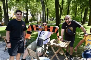 (Φώτος) Πήρε “πορτοκαλί” χρώμα το Κισινάου 