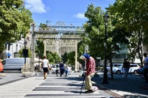 (Φώτος) Πήρε “πορτοκαλί” χρώμα το Κισινάου 