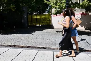 (Φώτος) Πήρε “πορτοκαλί” χρώμα το Κισινάου 