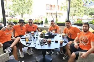 (Φώτος) Πήρε “πορτοκαλί” χρώμα το Κισινάου 