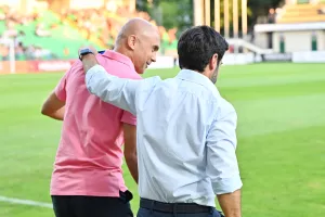 Ωραίο στο Zimbru Stadium/ Αγκαλιασμένοι στο γήπεδο Μαρτίν-  Γκαγιέγο