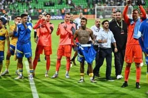 Πετροκούμπ-ΑΠΟΕΛ: Με "ζωγραφιά" Μαρκίνιος... συνεχίζει με στόχο τ' αστέρια! (Φώτος)