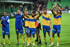 Πετροκούμπ-ΑΠΟΕΛ: Με "ζωγραφιά" Μαρκίνιος... συνεχίζει με στόχο τ' αστέρια! (Φώτος)