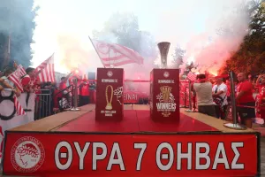 Κοσμοσυρροή και στη Θήβα για τα «θρυλικά» ευρωπαϊκά τρόπαια!