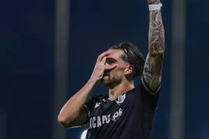 «Κλείνει τον Ζότα η Νότιγχαμ»