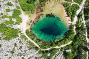Το «Μάτι της Γης» βρίσκεται στην Κροατία και είναι τόσο απόκοσμο, όσο φαντάζεστε