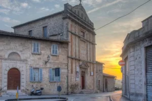 Η ιταλική πόλη όπου τα βράδια συμβαίνει ένα παράξενο φαινόμενο