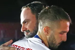 “Και όσο μακρινές και να είναι οι θάλασσες… πάντα έχεις μια θέση στο Λιμάνι της καρδιάς μας”