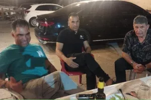 Ο καθένας την δουλειά του.... 