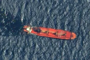 Πλοίο επλήγη από βλήματα ανοιχτά της Υεμένης