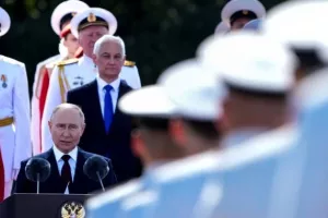 Με επανέναρξη της παραγωγής πυρηνικών όπλων απείλησε ο Πούτιν αν οι ΗΠΑ αναπτύξουν πυραύλους σε ευρωπαϊκό έδαφος