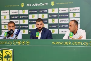 (Βίντεο/Φώτος) “Η μεγαλύτερη συμφωνία που έγινε ποτέ-Αυτό δείχνει πόσο μεγάλωσε η ΑΕΚ” 