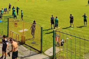 Ομόνοια/Ακόμα μια μέρα δουλειάς (βίντεο)