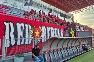 Η επίσημη πρώτη της Νέας Σαλαμίνας (Φώτος/βίντεο)