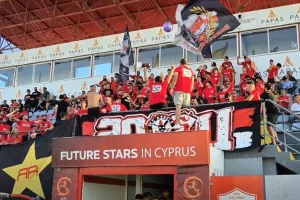Στην θέση τους και: "Έχω ψυχολογικά μόνο για σένα" (Βίντεο Kerkida)