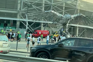 Έξω... απ' την "Groupama Arena"
