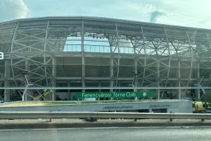 Έξω... απ' την "Groupama Arena"