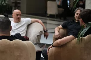Ο Τιμούρ επισκέφθηκε την αποστολή της Τορπέντο! (βίντεο/Φώτος)