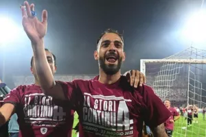 Κάστανος/ Αποχαιρέτησε την Σαλερνιτάνα και ανακοινώθηκε απ' τη νέα του ομάδα