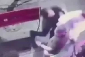 Πήγε να βάλει χέρι σε 21χρονη πρωταθλήτρια του ΜΜΑ και το πλήρωσε ακριβά (βίντεο)