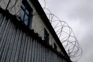 Ρωσία: Στρατοδικείο καταδίκασε έναν κάτοικο της Σιβηρίας σε 14 χρόνια κάθειρξη για «τρομοκρατία»