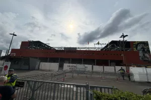 (ΦΩΤΟΣ) Οργανωμένα με λεωφορεία οι Παφίτες στο γήπεδο