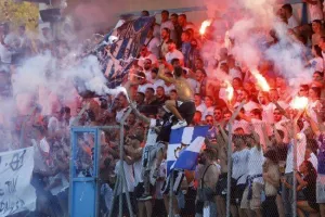 (ΒΙΝΤΕΟ/ΦΩΤΟΣ Kerkida) Οι παίκτες πήγαν στον κόσμο και τραγούδησαν μαζί 
